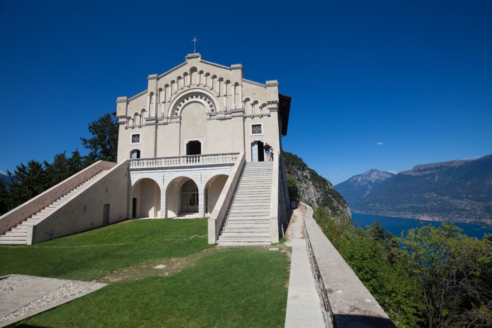 Santuario di Montecastello